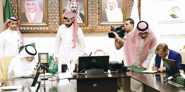 مركز الملك سلمان للإغاثة يتكفل بعلاج 300 جريح يمني في تعز 