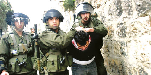  قوات الاحتلال الإسرائيلي تواصل اعتقال الشبان الفلسطينيين