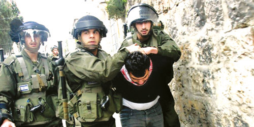  قوات الاحتلال الإسرائيلي تواصل اعتقال الشبان الفلسطينيين