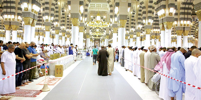   كثافة المصلين في المسجد النبوي