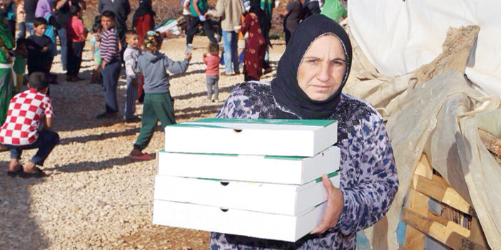  توزيع المساعدات على اللاجئين السوريين