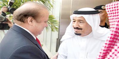 خادم الحرمين بحث مع رئيس وزراء باكستان تطورات المنطقة 