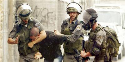 قوات الاحتلال تعتقل ثمانية فلسطينيين من محافظات عدة 
