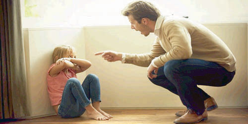 4 قواعد يجب أن يراعيها الآباء عند الخلاف مع أطفالهم 