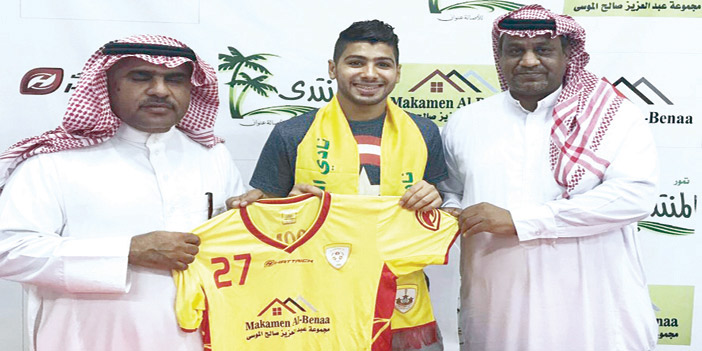  المجحد يتوسط وكيل أعماله ورئيس النجوم