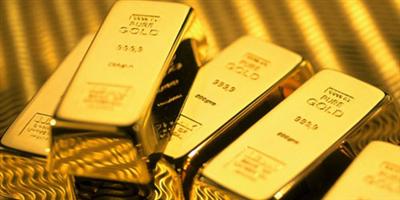 الذهب ينزل لأدنى مستوى في 3 أسابيع مع ارتفاع الدولار 