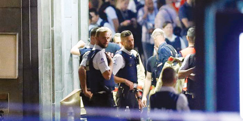  رجال الشرطة البلجيكيون يباشرون موقع الهجوم