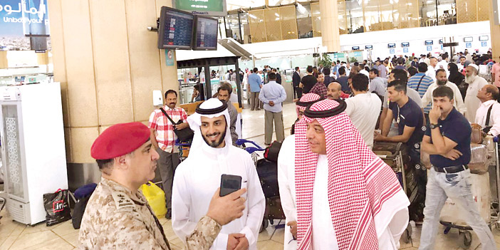 رئيس الطيران المدني يتفقد مطار الملك خالد الدولي 