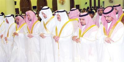 الأمير سعود بن نايف يؤدي صلاة عيد الفطر ويستقبل أهالي ومسؤولي المنطقة الشرقية 