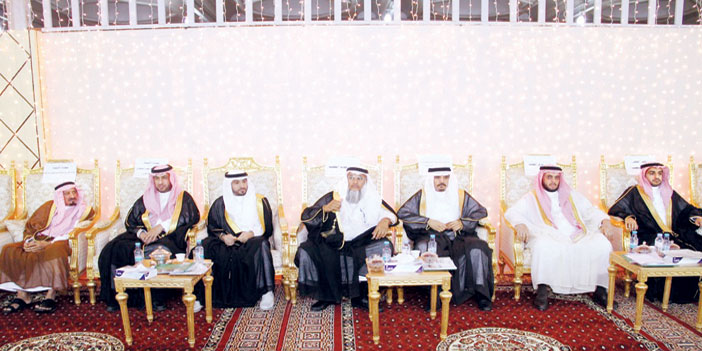 بالعرضة والألعاب النارية القصب تحتفل بعيد الفطر المبارك 