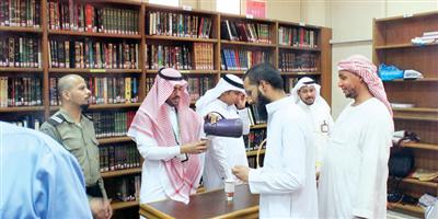 مكتبة المسجد النبوي تستقبل زوارها في العيد بالحلوى والبخور 