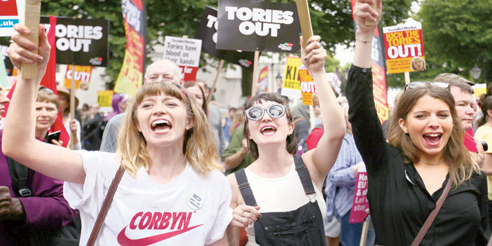  عدد من المحتجين ضد سياسة التقشف في لندن