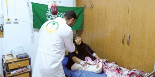 الحملة السعودية تتكفل بعلاج امرأة لاجئة تعاني من  تقرحات في مفصل غضروفي 
