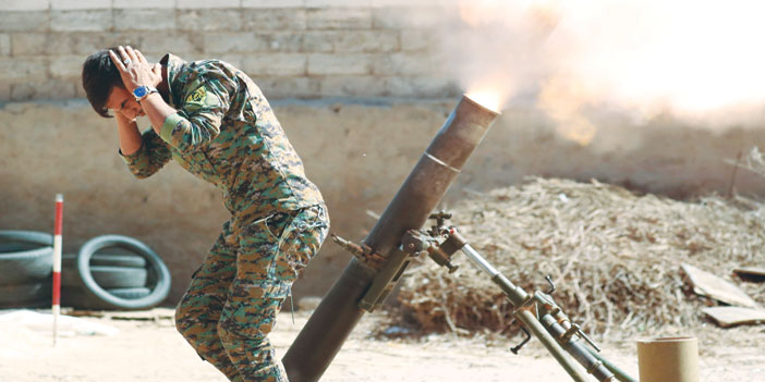 عنصر من قوات قسد يستهدف مواقع داعش بالقذائف