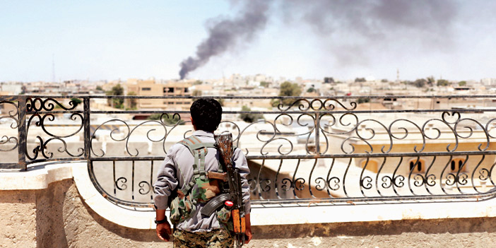  أعمدة الدخان تتصاعد في سماء الرقة جراء قصف التحالف الدولي