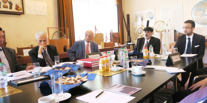  جانب من اجتماع مجلس أمناء معهد تاريخ العلوم العربية والإسلامية في فرانكفورت بألمانيا