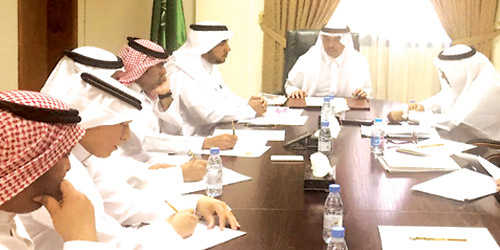  العسكر أثناء ترؤسه الاجتماع