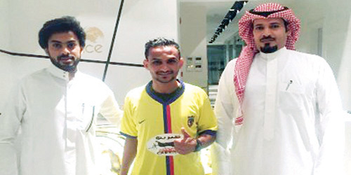  الخرمي والتوقيع مع رئيس النادي