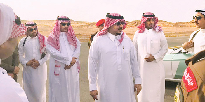   الأمير عبدالعزيز يقف على طريق اللقائط - هدبان