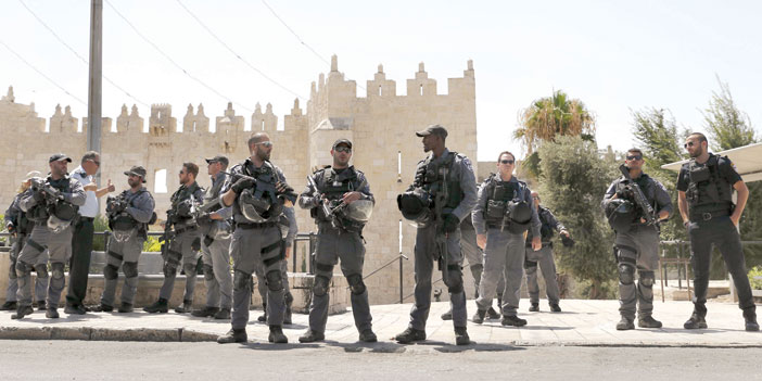  مجموعة قوات الاحتلال الصهيوني تغلق مدخلاً للمسجد الأقصى
