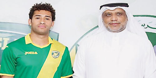  البرازيلي جيلمار والمشامع نائب رئيس نادي الخليج بعد توقيع العقد