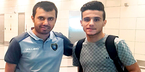  مصطفى فتحي مع مدير الفريق