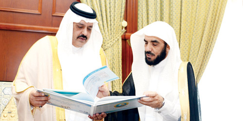  أمير حائل يطلع على تقرير فرع الهيئة