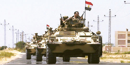  مدرعات الجيش المصري في سيناء لدحر المجموعات الإرهابية
