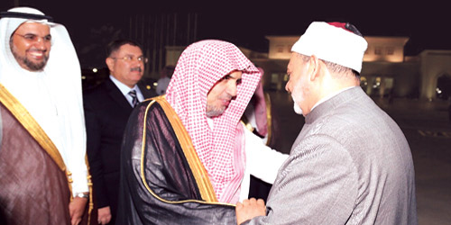  الدكتور العيسى مستقبلاً  الشيخ الطيب