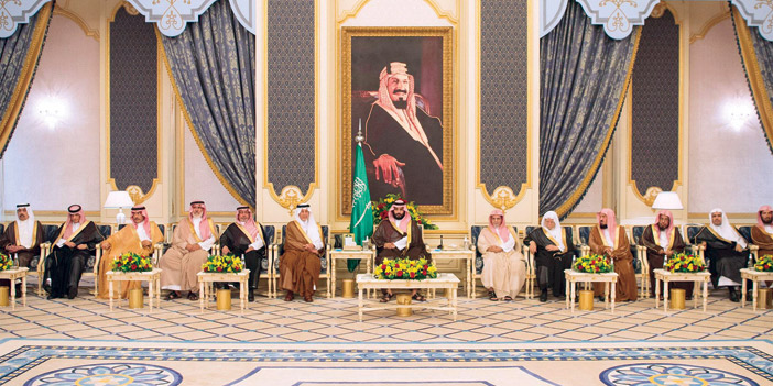   نائب خادم الحرمين خلال استقباله الأمراء وأصحاب الفضيلة والمعالي وجمعًا من المواطنين