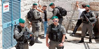 قوات الاحتلال تعتقل 4 فلسطينيين وتصيب آخر بالرصاص الحي 
