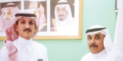  القعيد أثناء تسليم الوذيمان الرخصة