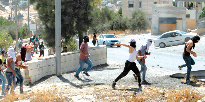  مواجهات بين قوات الاحتلال ومحتجين فلسطينيين في الضفة الغربية