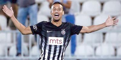 ليوناردو يغيب عن الأهلي.. وريبروف يغلق التدريبات 