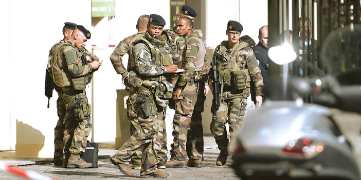  الشرطة الفرنسية تنتشر في مكان وقوع جريمة الدهس