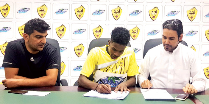  الكسار يوقع لأحد