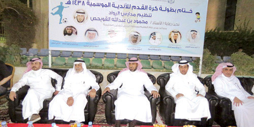  مساعد مدير عام التعليم للشؤون التعليمية خلال حفل التتويج