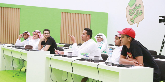 الحضور تعلموا آلية تحويل الفكرة إلى عمل فني 