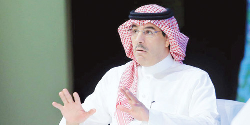  وزير الثقافة والإعلام خلال لقائه الشباب في مهرجان حكايا مسك