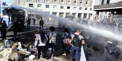 اشتباكات في روما بعد طرد الشرطة للاجئين احتلوا ميداناً 