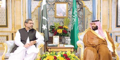 ولي العهد يبحث مع رئيس وزراء باكستان تطورات الأحداث على الساحتين الإسلامية والدولية 
