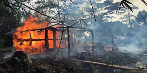 إحراق آخر قرى مسلمي الروهينجا في ميانمار 