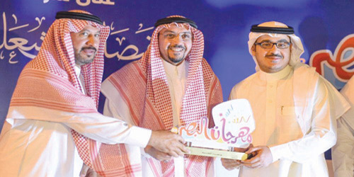  الأمير فيصل يكرم الجامعة ممثلة بعميد كلية الصيدلة د. الشريدة