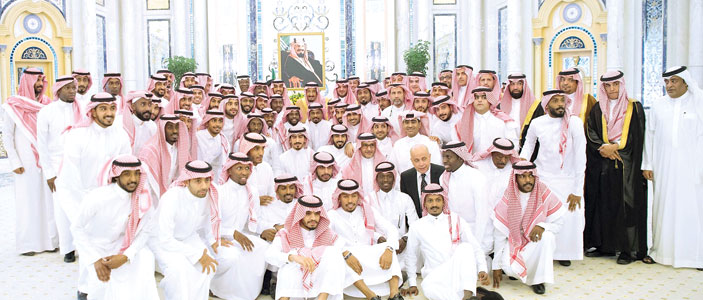  خادم الحرمين الشريفين استقبل أعضاء المنتخب السعودي بعد تأهله لكأس العالم 2018