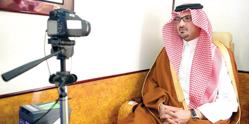  الأمير سعود بن خالد يجدد هويته داخل العربة المتنقلة