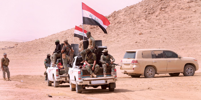  أفراد من الجيش العراقي يتوجهون لأحد أوكار داعش