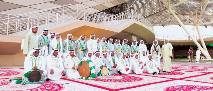 لوحات الفيصل وعروض شعبية 