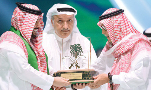  تكريم الفنان غازي علي