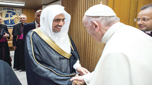  البابا فرانسيسكو يرحب بمعالي الدكتور العيسى