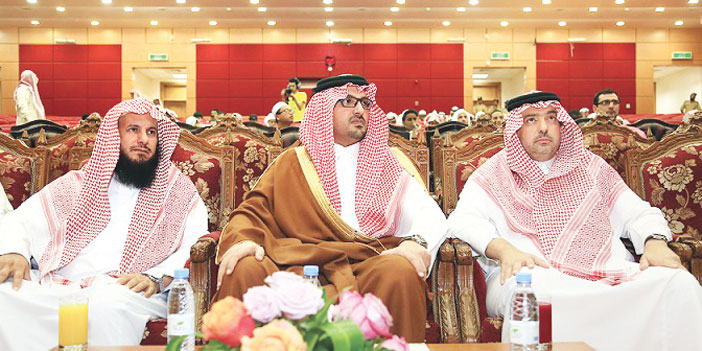  الأمير سعود بن خالد يتابع مجريات الندوة
